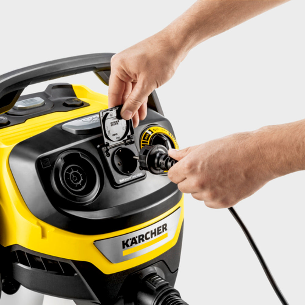 Wet and dry vacuum cleaner WD 6 P S: Power outlet with automatic on/off control for working with small, light power tools