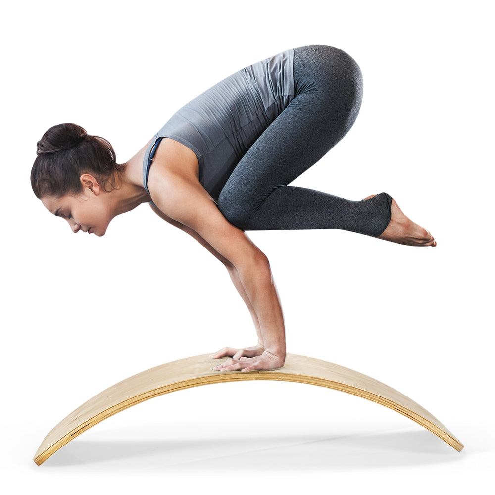 Wobble board made of natural birch wood, ideal for balance training and versatile play for kids and adults.