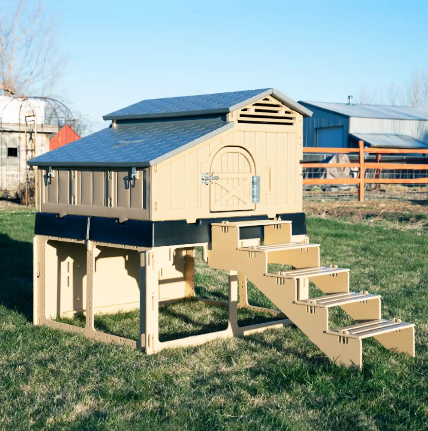 Snap Lock Coop Stand With Stairs Coop Sold Separately New