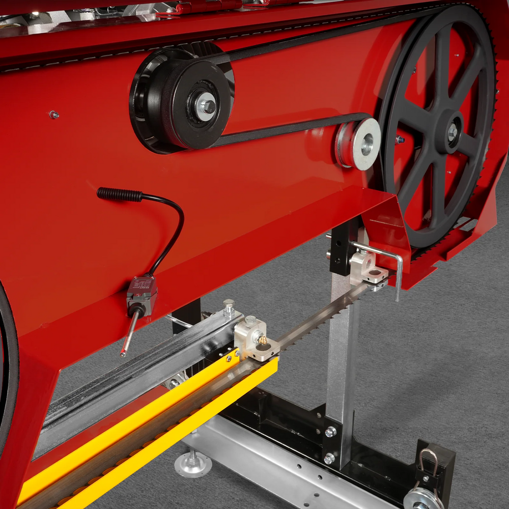 32" Portable Sawmill (5 x Blades Included),  420cc 15HP E-Start Gasoline Engine,  26.5" Board Width,  20' Track Length (13' Track Length + 6.4' Track Extension Included) ,  SM-32