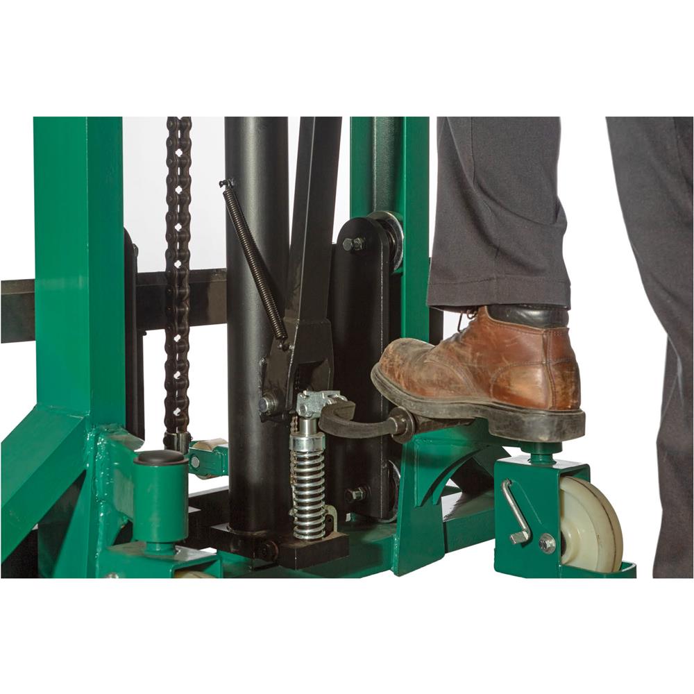Grizzly T31643 - 2-Ton Bear-Lift Pro Pallet Stacker