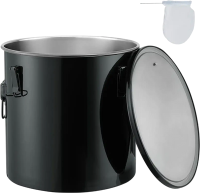 VEVOR Fryer Grease Bucket, 8 Gal Oil Disposal Caddy Stainless Steel Fryer Oil Bucket Rust-Proof Coating, Oil Transport Container with Lid, Lock Clips, Filter Bag for Hot Cooking Oil Filtering, Black