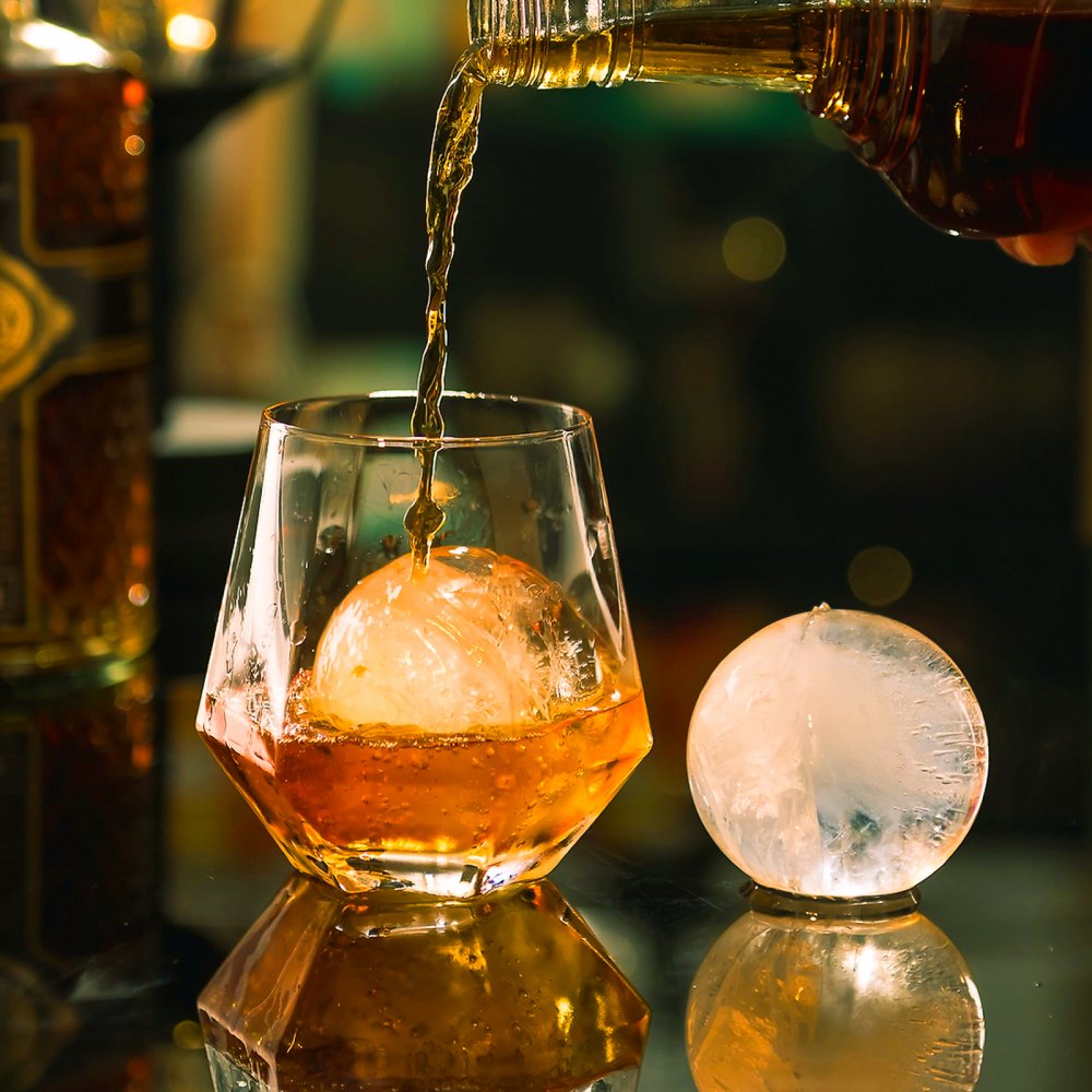 VEVOR Ice Ball Press, 2.1" Ice Ball Maker, Aviation Aluminum Ice Ball Press Kit for 53mm Ice Sphere, Ice Press with Tong and Drip Tray, for Whiskey, Cocktail, Bourbon, Scot on Party & Holiday