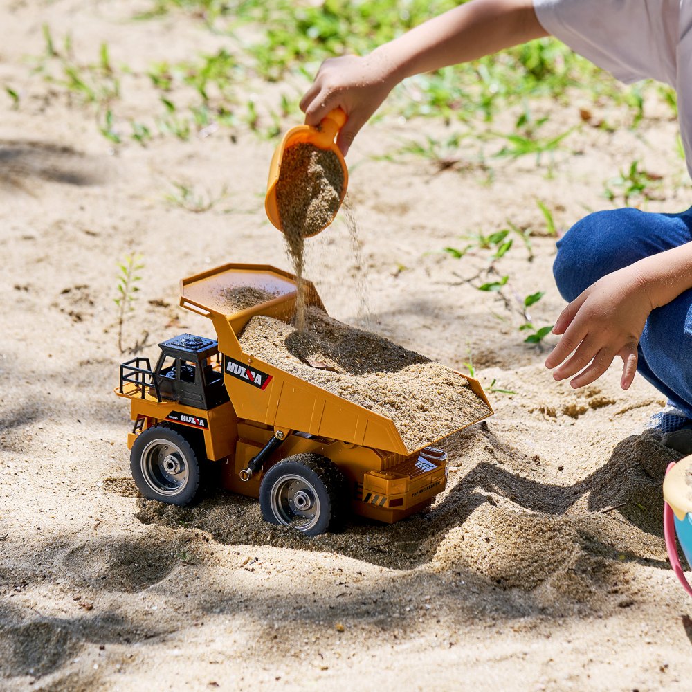 VEVOR RC Dump Truck Toy, 9-Channel 1:18 Scale, Remote Control Dump Truck RC Construction Vehicle Truck Toy with Metal Cabin & Light, 2 Rechargeable Batteries for Toddlers Kids Boys and Girls Age 8+