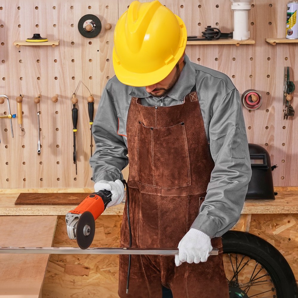 VEVOR Leather Welding Apron Split Leg, Heavy Duty Cowhide Flame Resistant Welding Pants for Men Women, Heat-Resistant Safety Apron with 3 Pockets for Woodworking, Gardening, Blacksmithing, M-Size