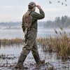 VEVOR Marsh Seat, 25.6-37 in Adjustable Duck Hunting Seat, 300 lb Capacity, Waterfowl Mud Seat for Wetlands & Swamps, 2 Large Mud Plates, Lightweight Aluminum Frame, 600D Camo Fabric & Shoulder Strap